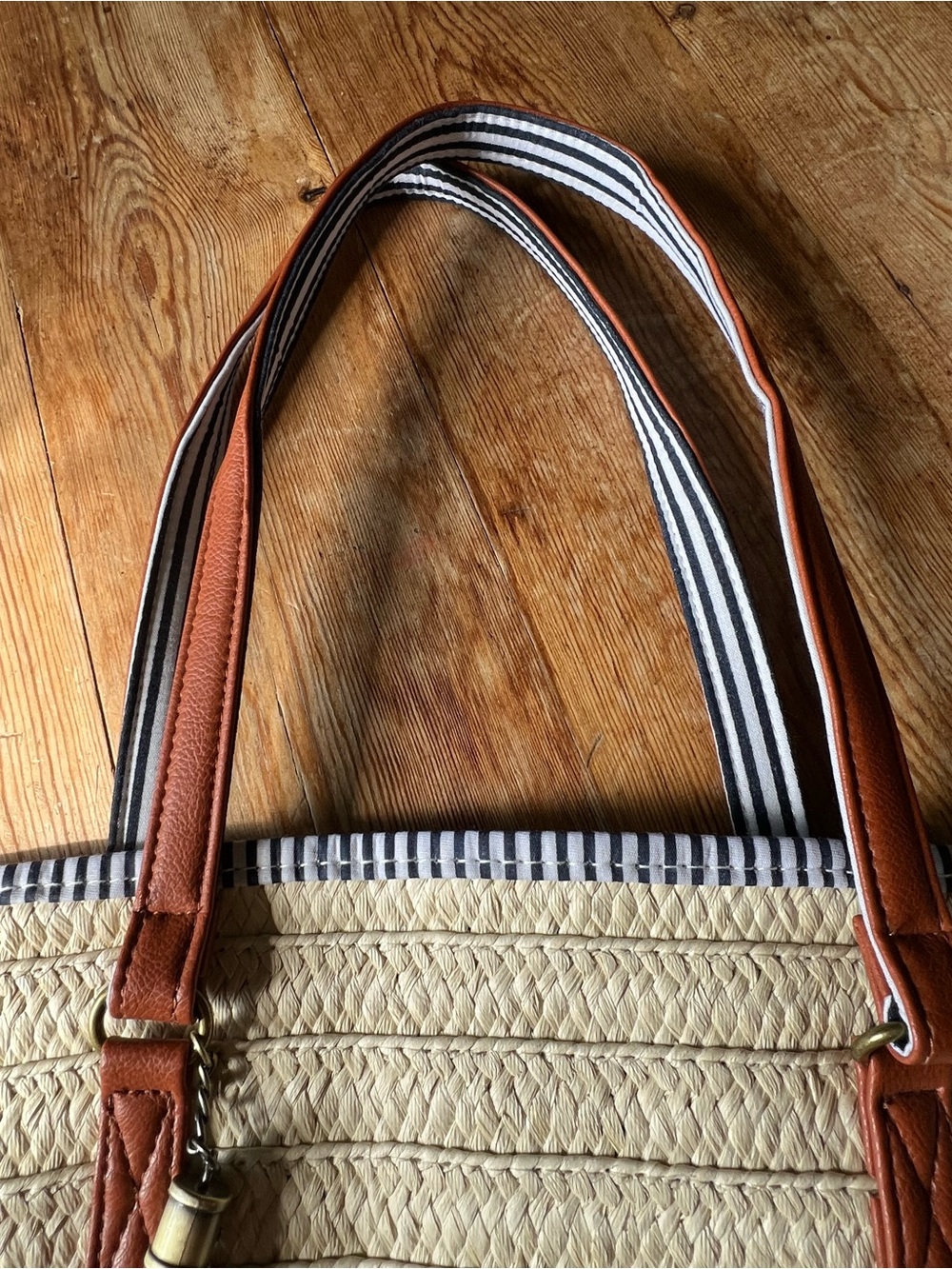SUMMERS HERE! Striped Trim Straw Bag with zipper for security - never used